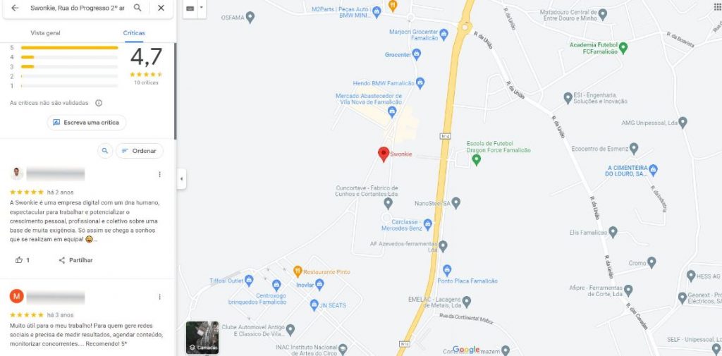 Captura de ecrã do Google maps, onde aparece do lado esquerdo as avaliações de dois clientes sobre a empresa de software de gestão de redes sociais Swonkie. 